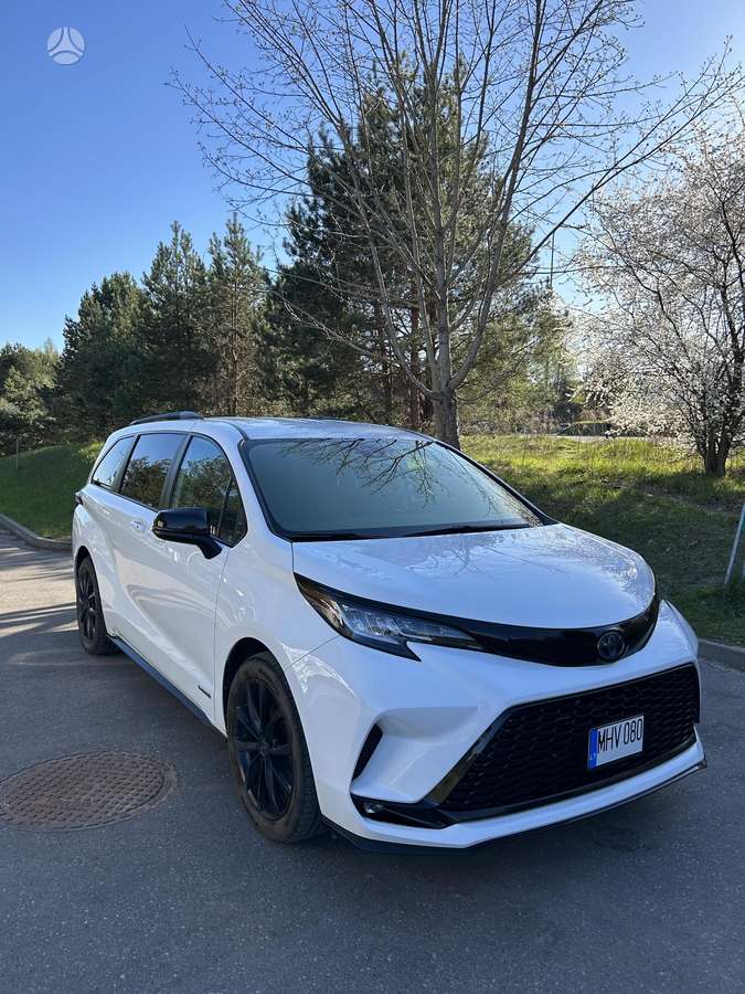 Toyota Sienna - 1