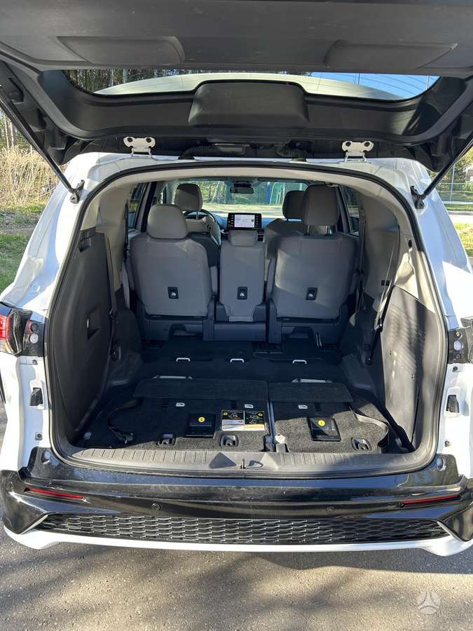 Toyota Sienna - 11