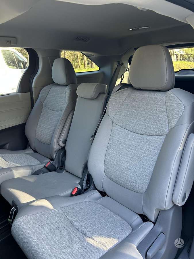 Toyota Sienna - 12
