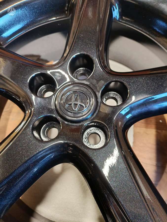Toyota, lengvojo lydinio, R17