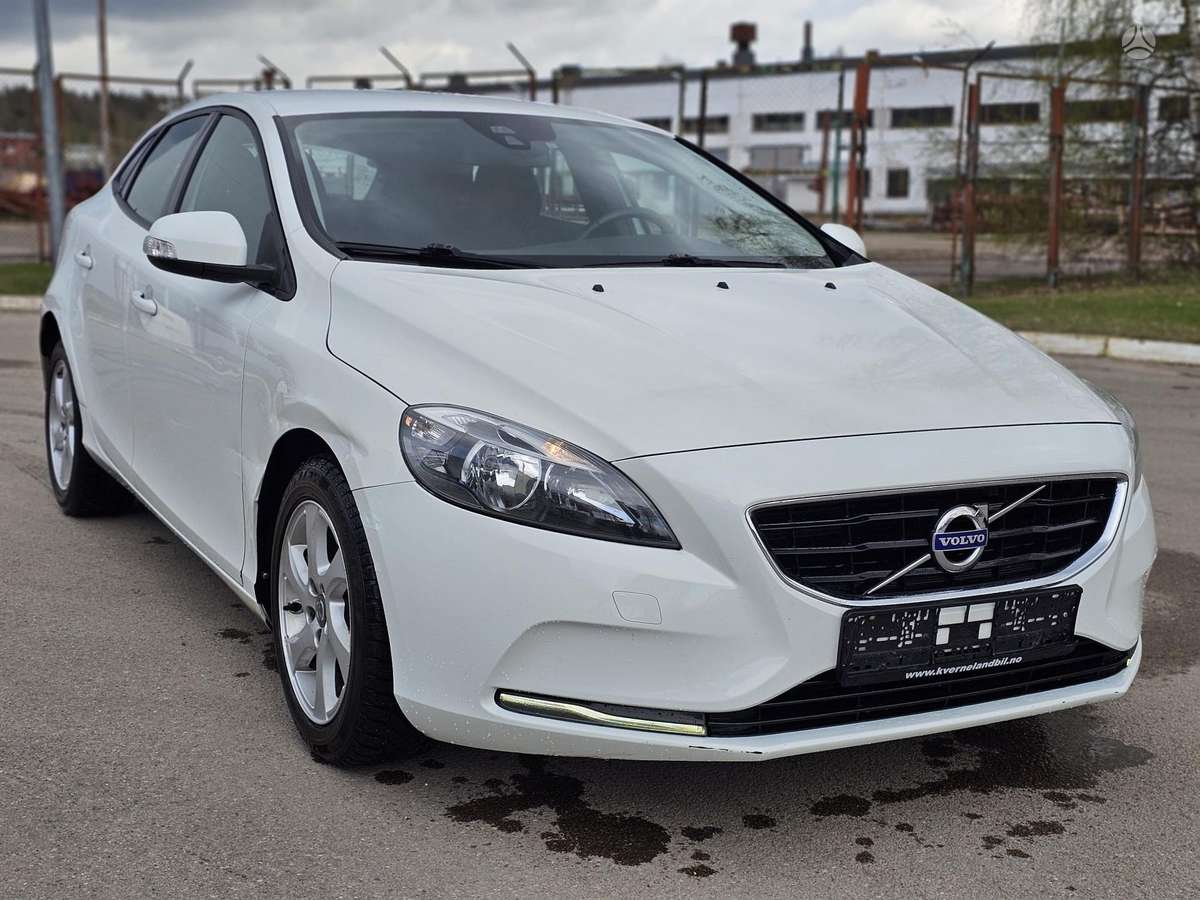 Volvo V40, 1.6 l., hatchback
