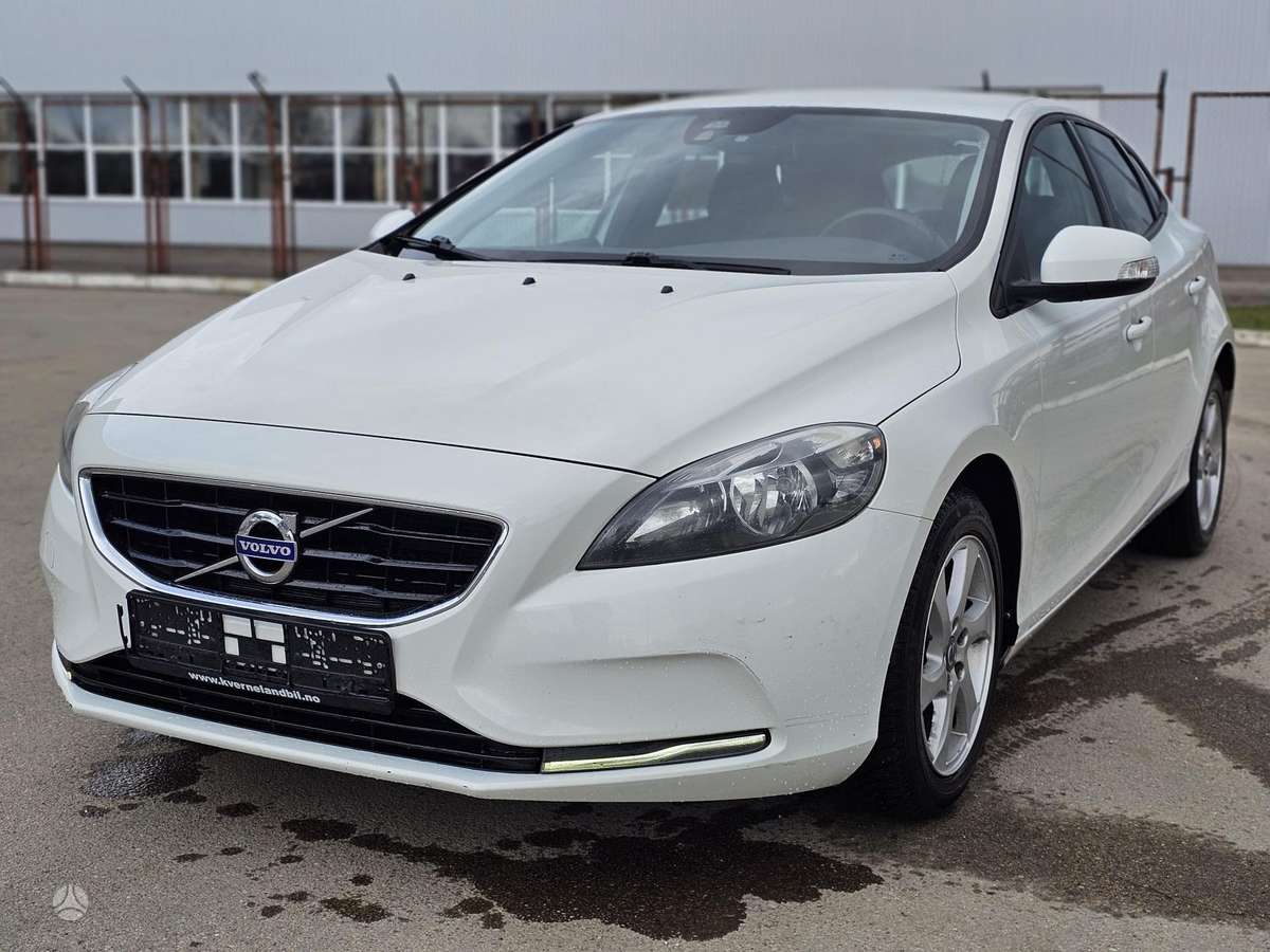 Volvo V40, 1.6 l., hatchback