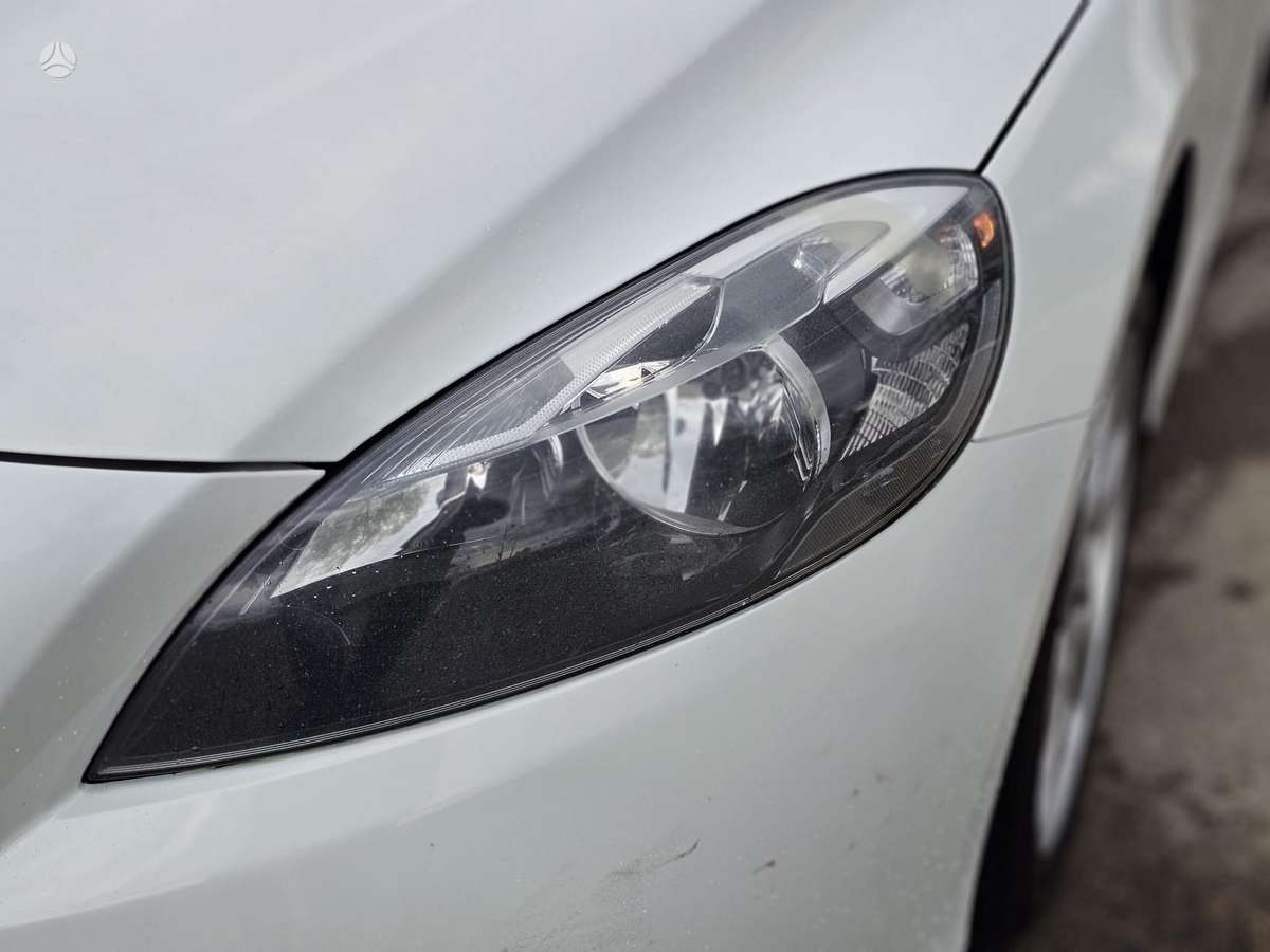 Volvo V40, 1.6 l., hatchback