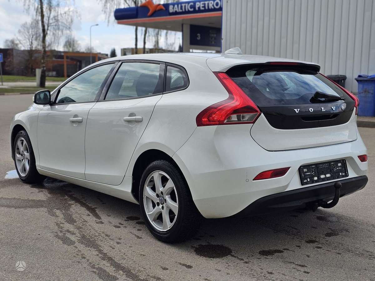 Volvo V40, 1.6 l., hatchback