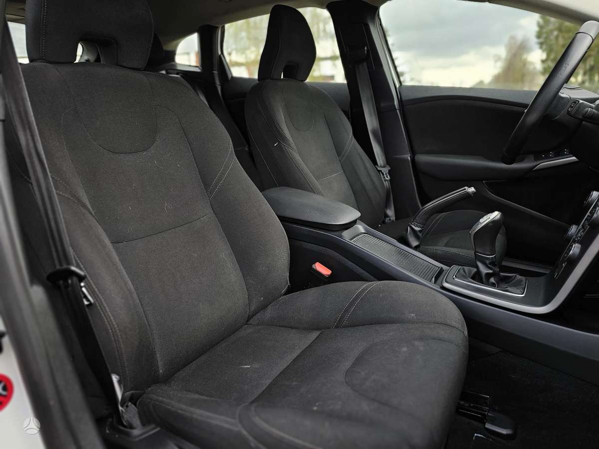 Volvo V40, 1.6 l., hatchback
