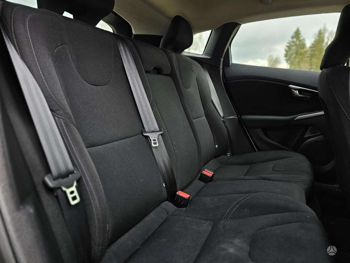 Volvo V40, 1.6 l., hatchback