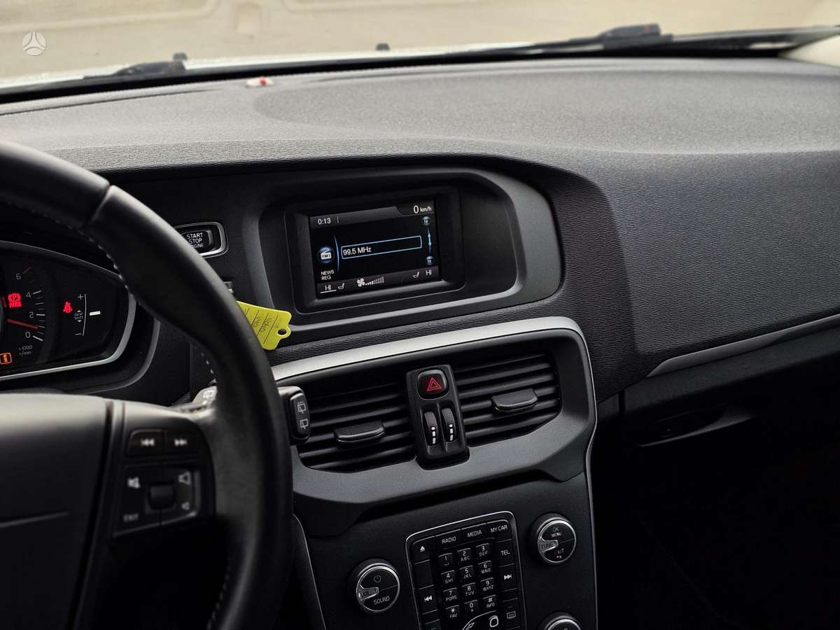 Volvo V40, 1.6 l., Хэтчбек