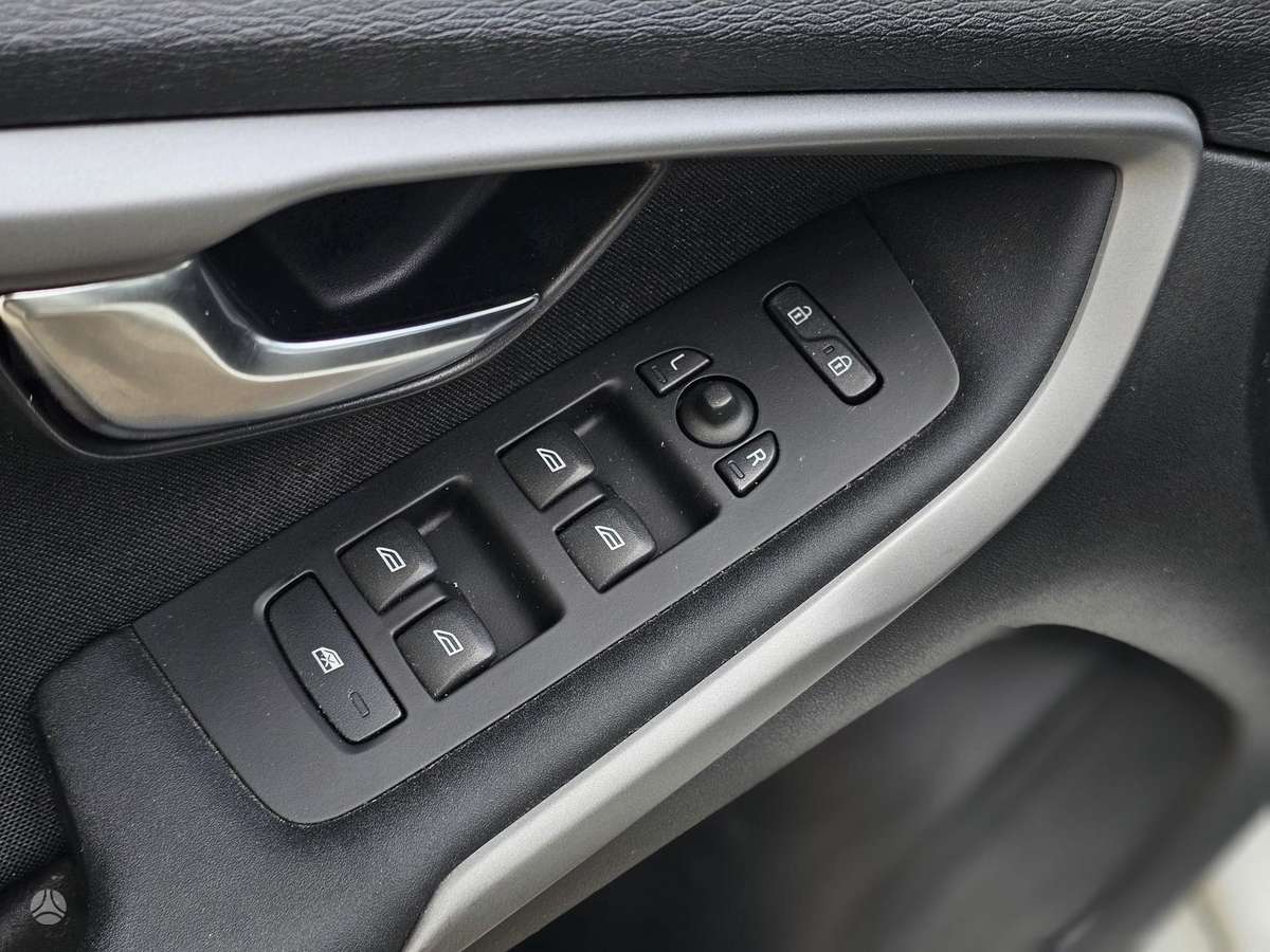 Volvo V40, 1.6 l., hatchback