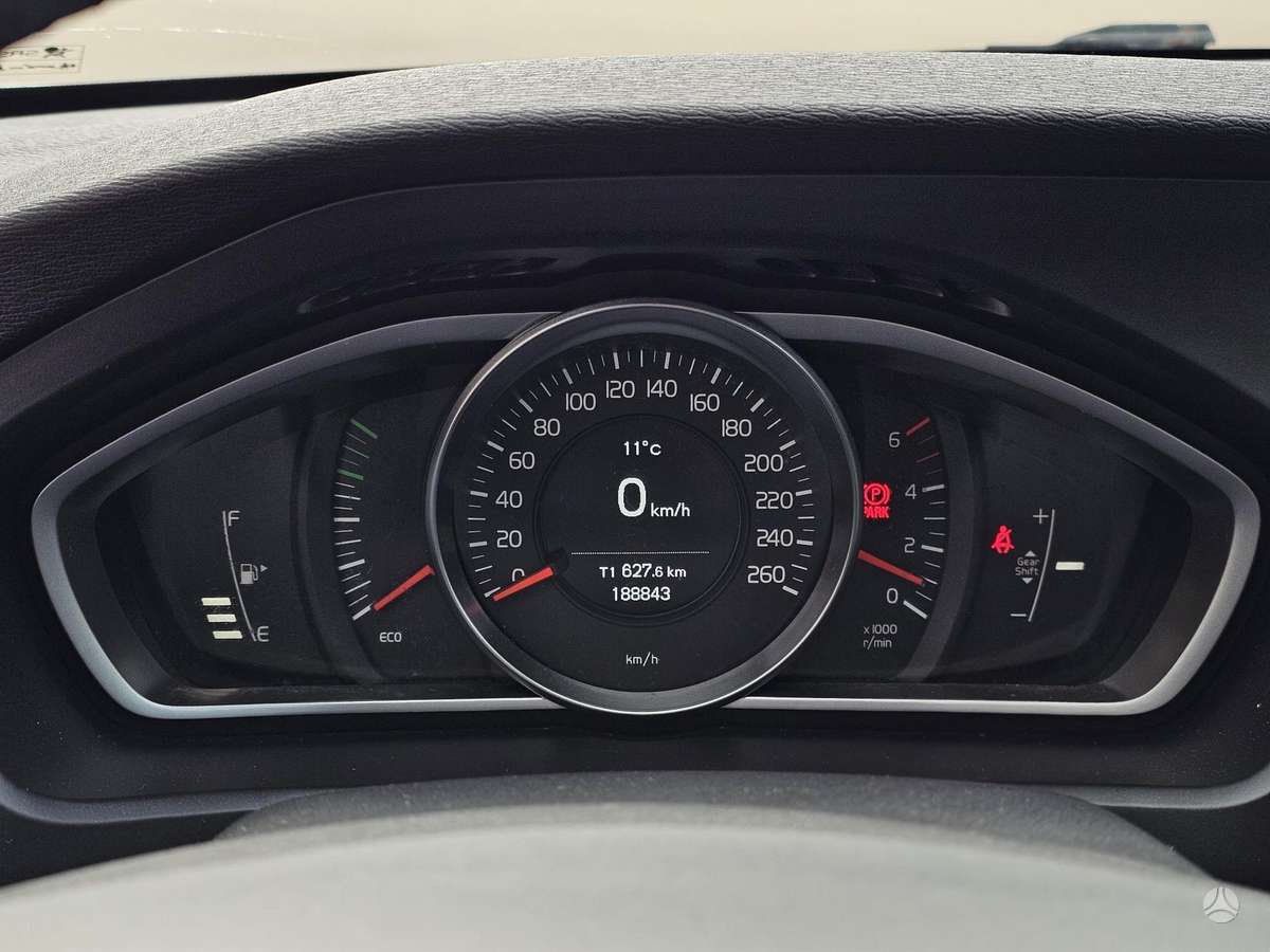 Volvo V40, 1.6 l., Хэтчбек