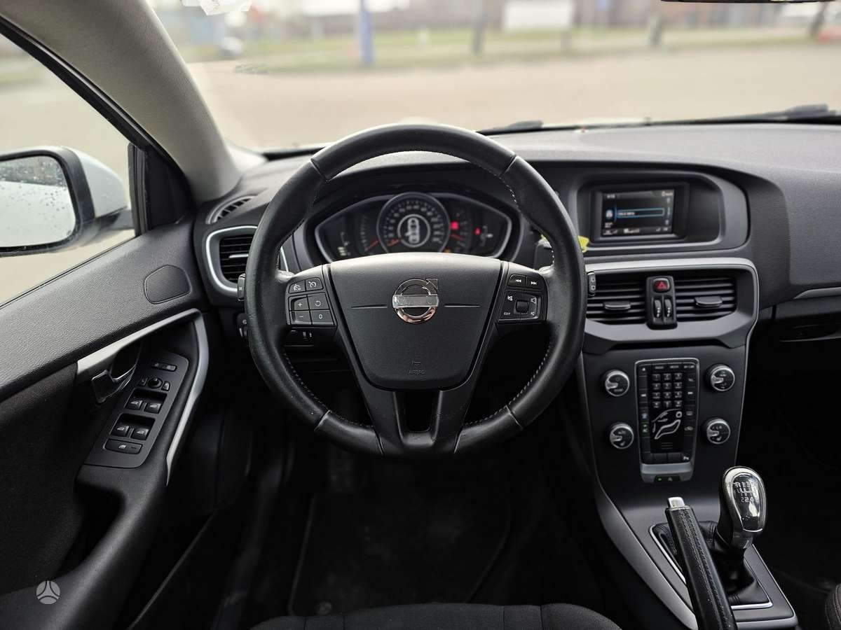 Volvo V40, 1.6 l., Хэтчбек