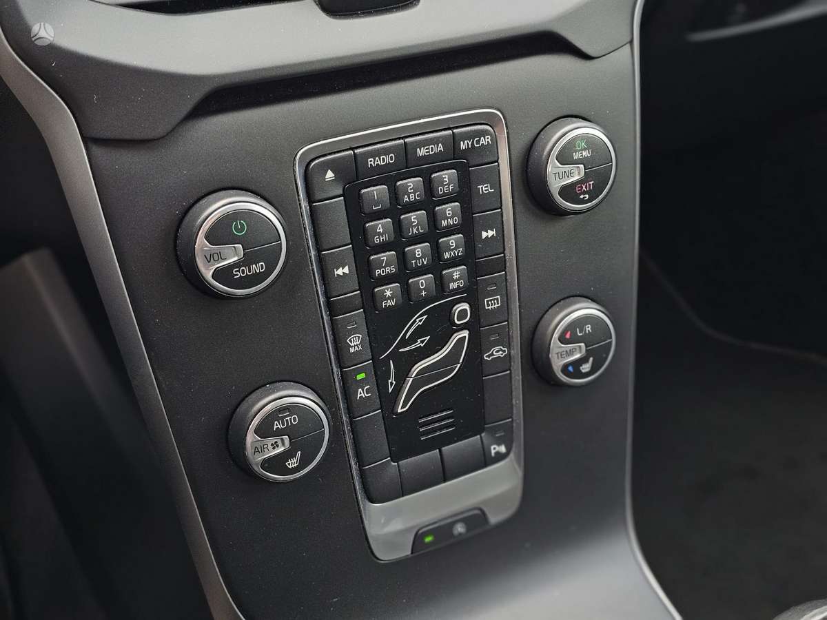 Volvo V40, 1.6 l., hatchback