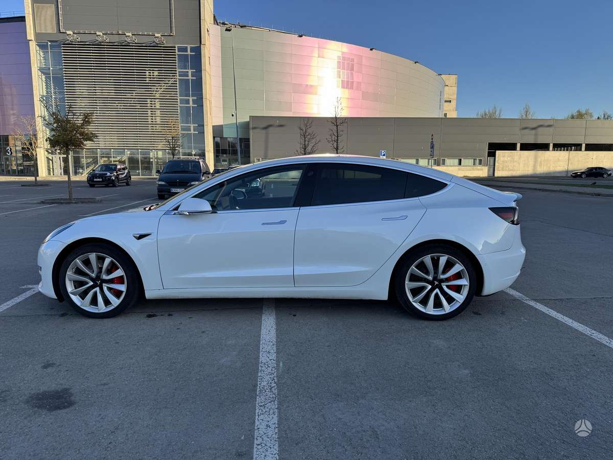 Tesla Model 3, 81 kWh, hatchback