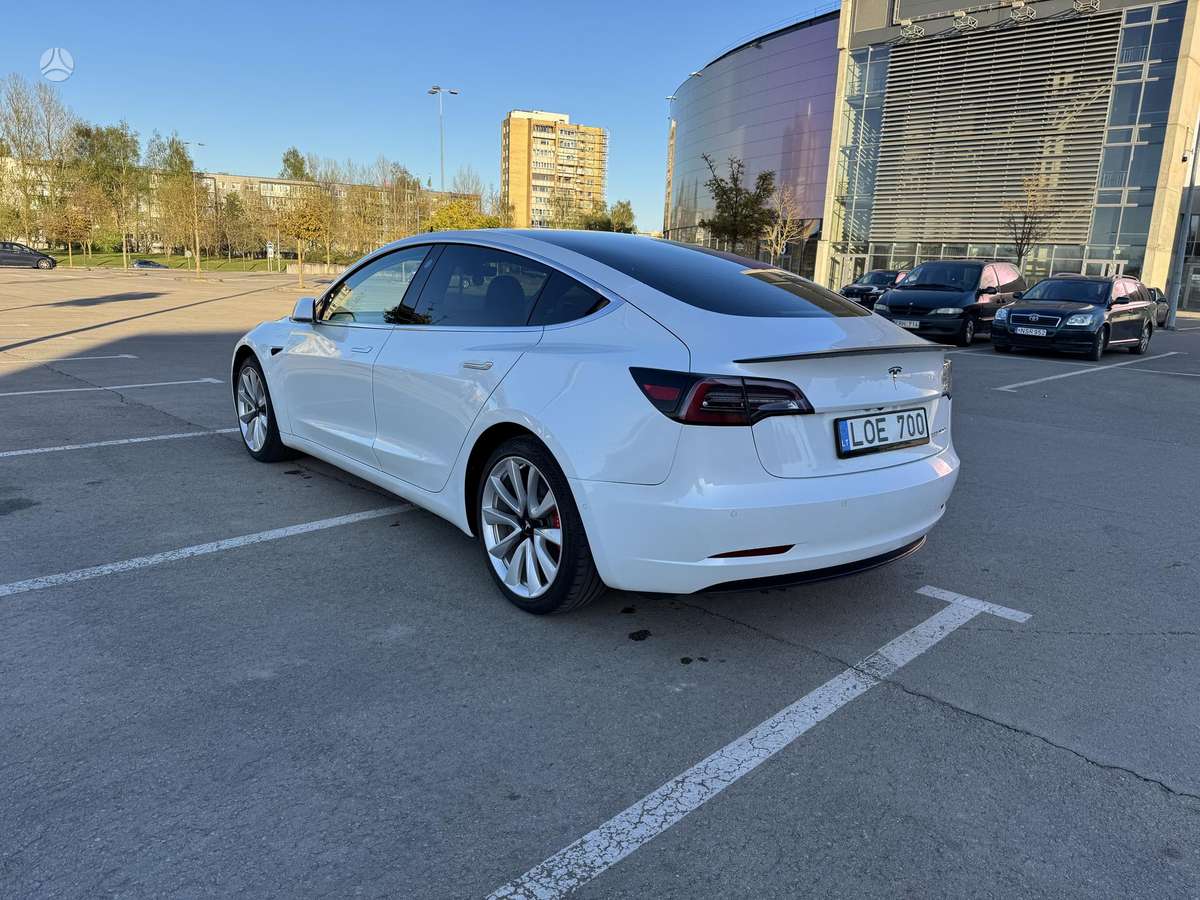 Tesla Model 3, 81 kWh, hatchback