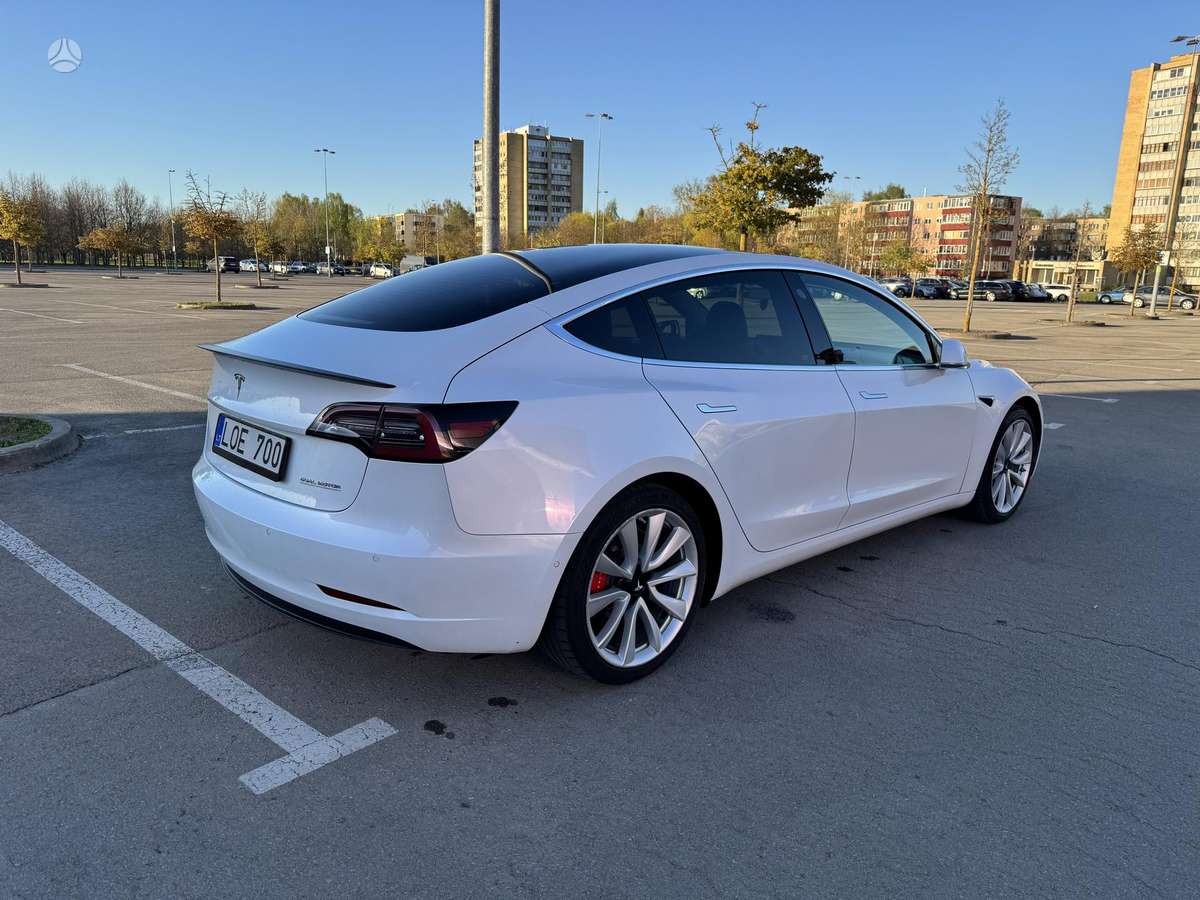 Tesla Model 3, 81 kWh, hatchback