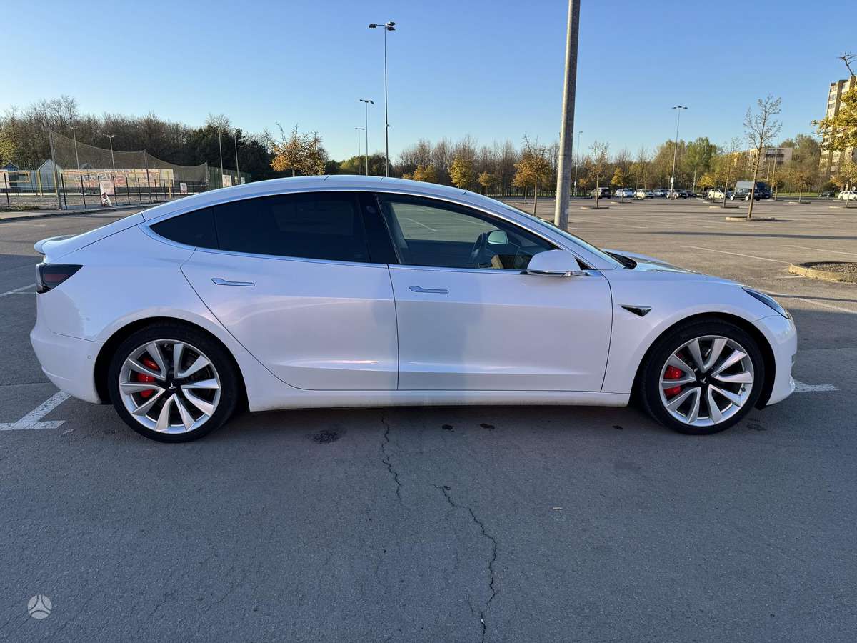 Tesla Model 3, 81 kWh, hatchback