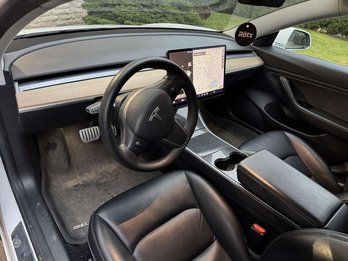 Tesla Model 3, 81 kWh, hatchback