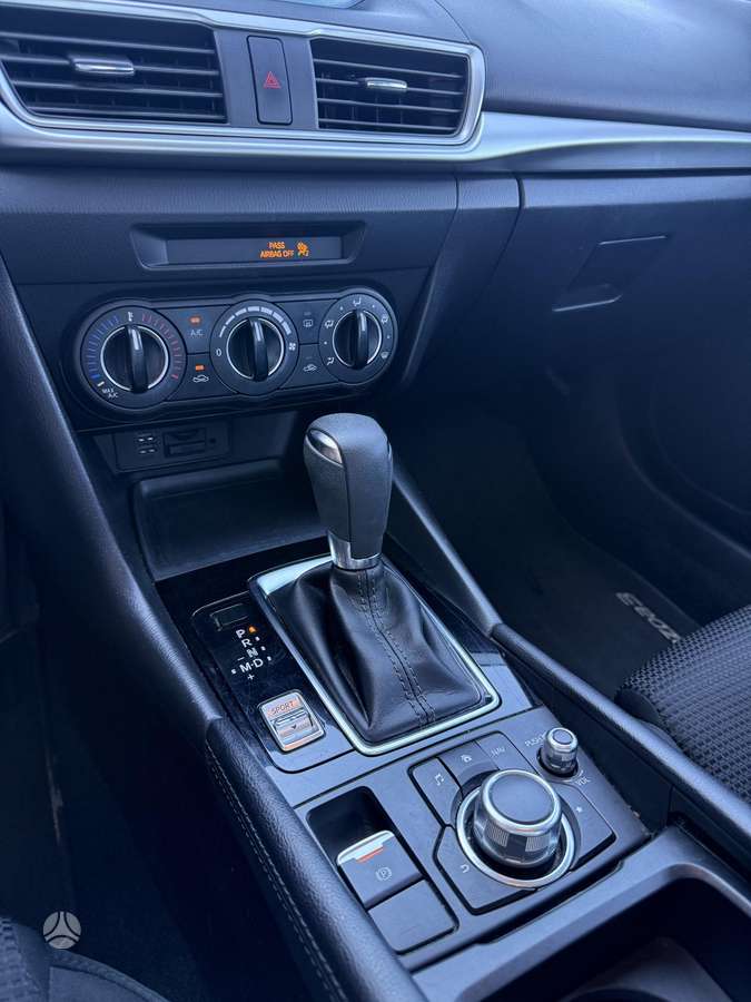Mazda 3, 2.0 l., Седан