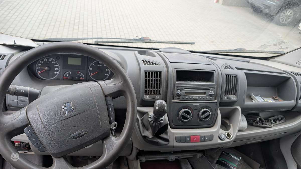 Peugeot Boxer, preču