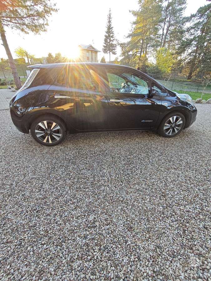 Nissan Leaf, 30 kWh, hatchback