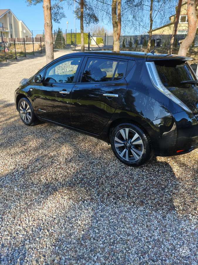Nissan Leaf, 30 kWh, hatchback
