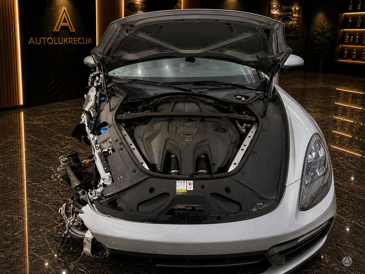 Porsche Panamera - 4