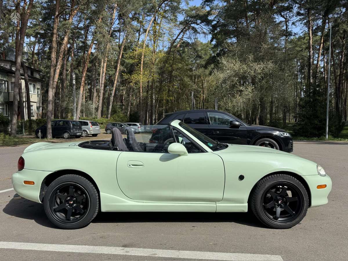 Mazda MX-5, 1.6 l., convertible