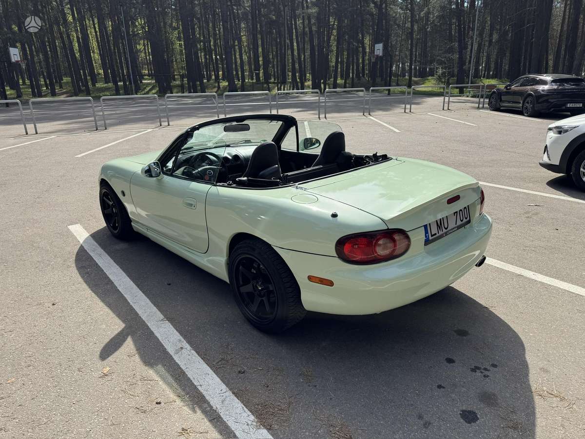Mazda MX-5, 1.6 l., convertible