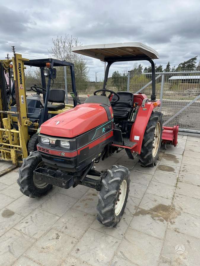 Mitsubishi MTR250, traktoriai