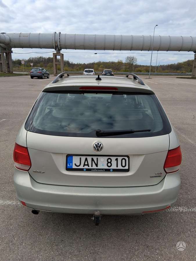 Volkswagen Golf - 6