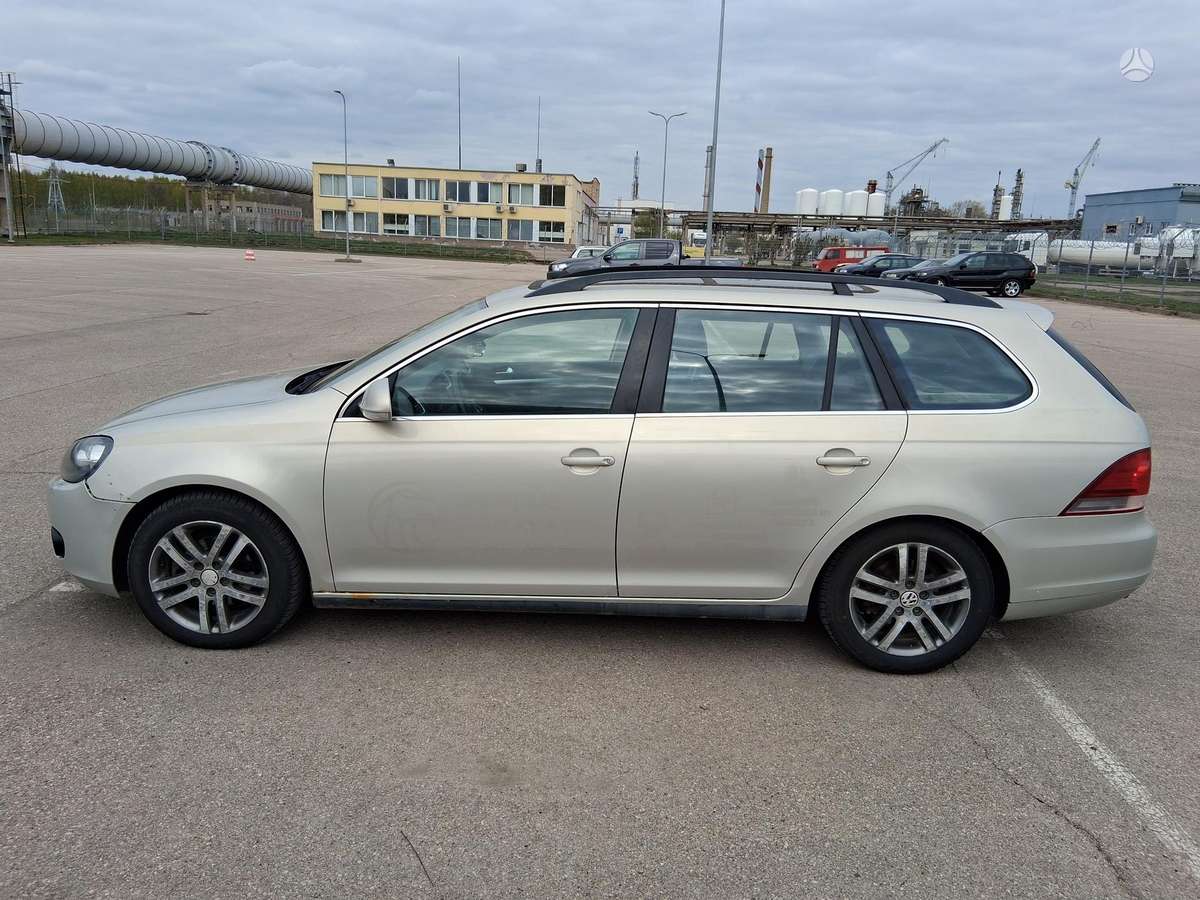 Volkswagen Golf - 8