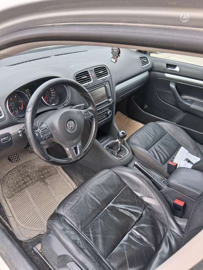 Volkswagen Golf - 10