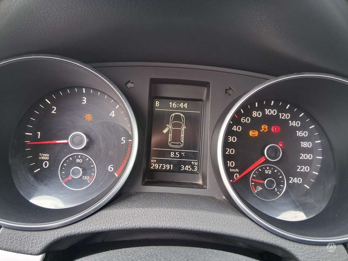 Volkswagen Golf - 11