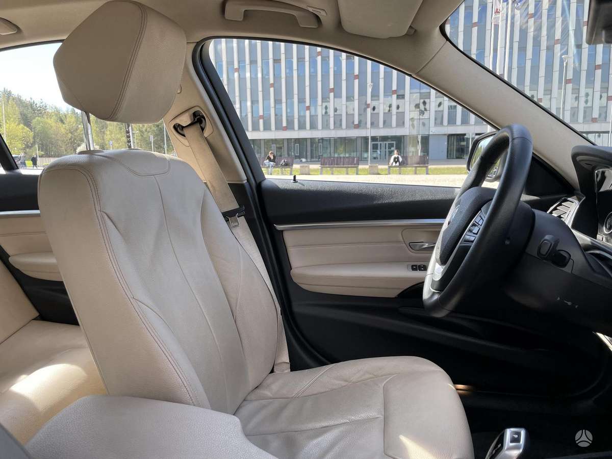 BMW 318, 1.5 l., Седан