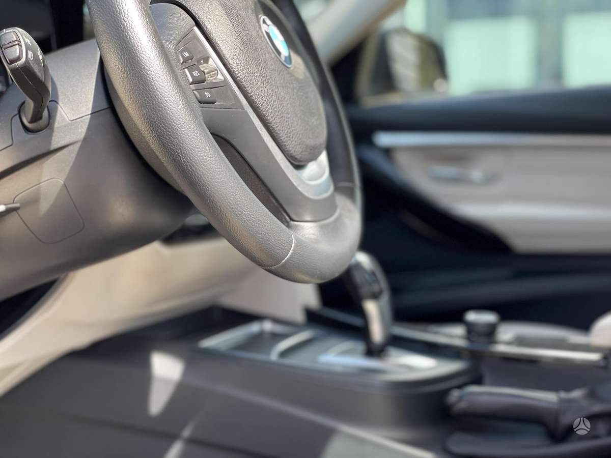 BMW 318, 1.5 l., Седан