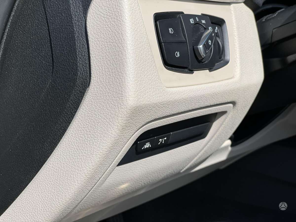 BMW 318, 1.5 l., Седан