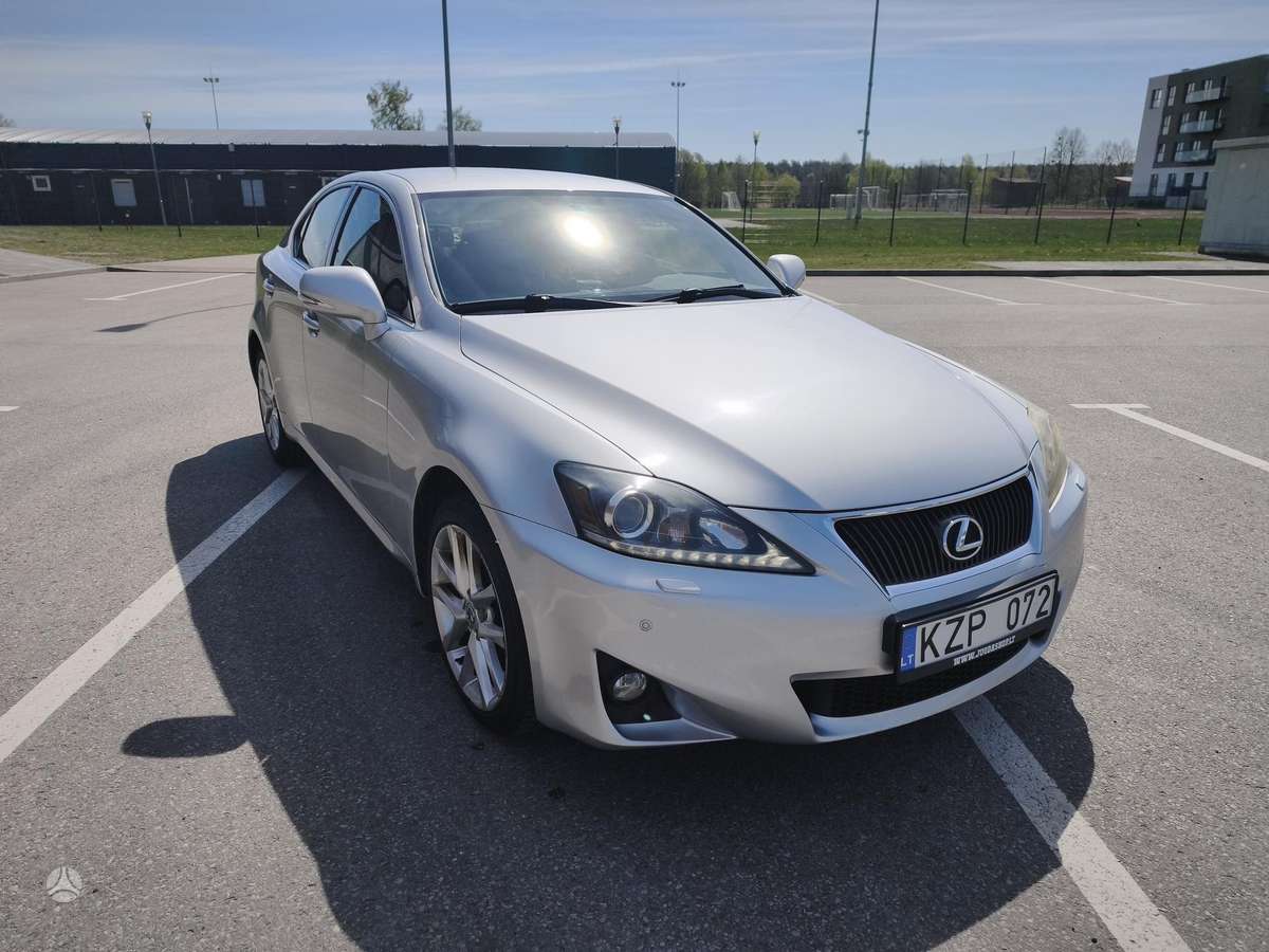 Lexus IS 220, 2.2 l., sedanas