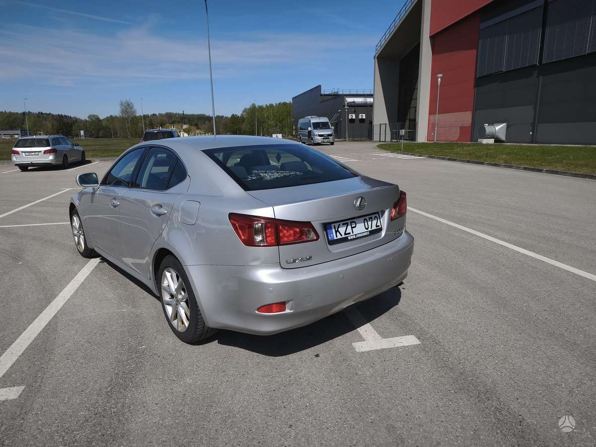 Lexus IS 220, 2.2 l., sedanas