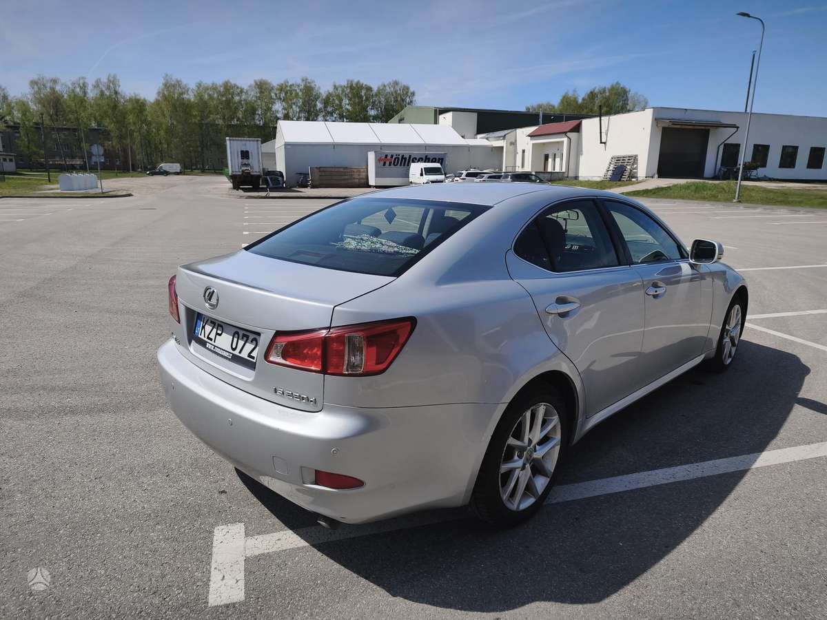 Lexus IS 220, 2.2 l., sedanas