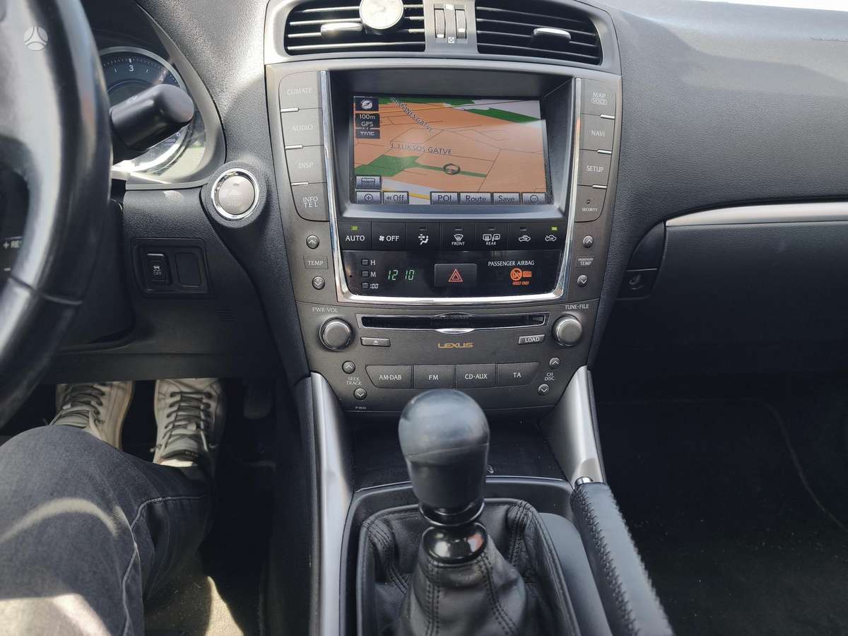 Lexus IS 220, 2.2 l., sedanas
