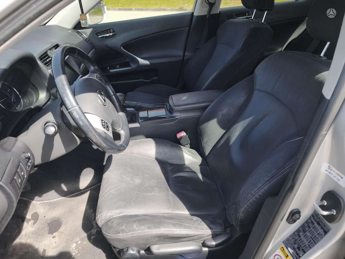 Lexus IS 220, 2.2 l., sedanas