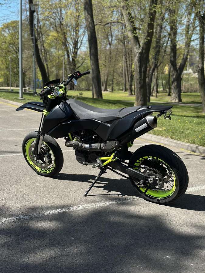 KTM SMC 690cc, supermoto