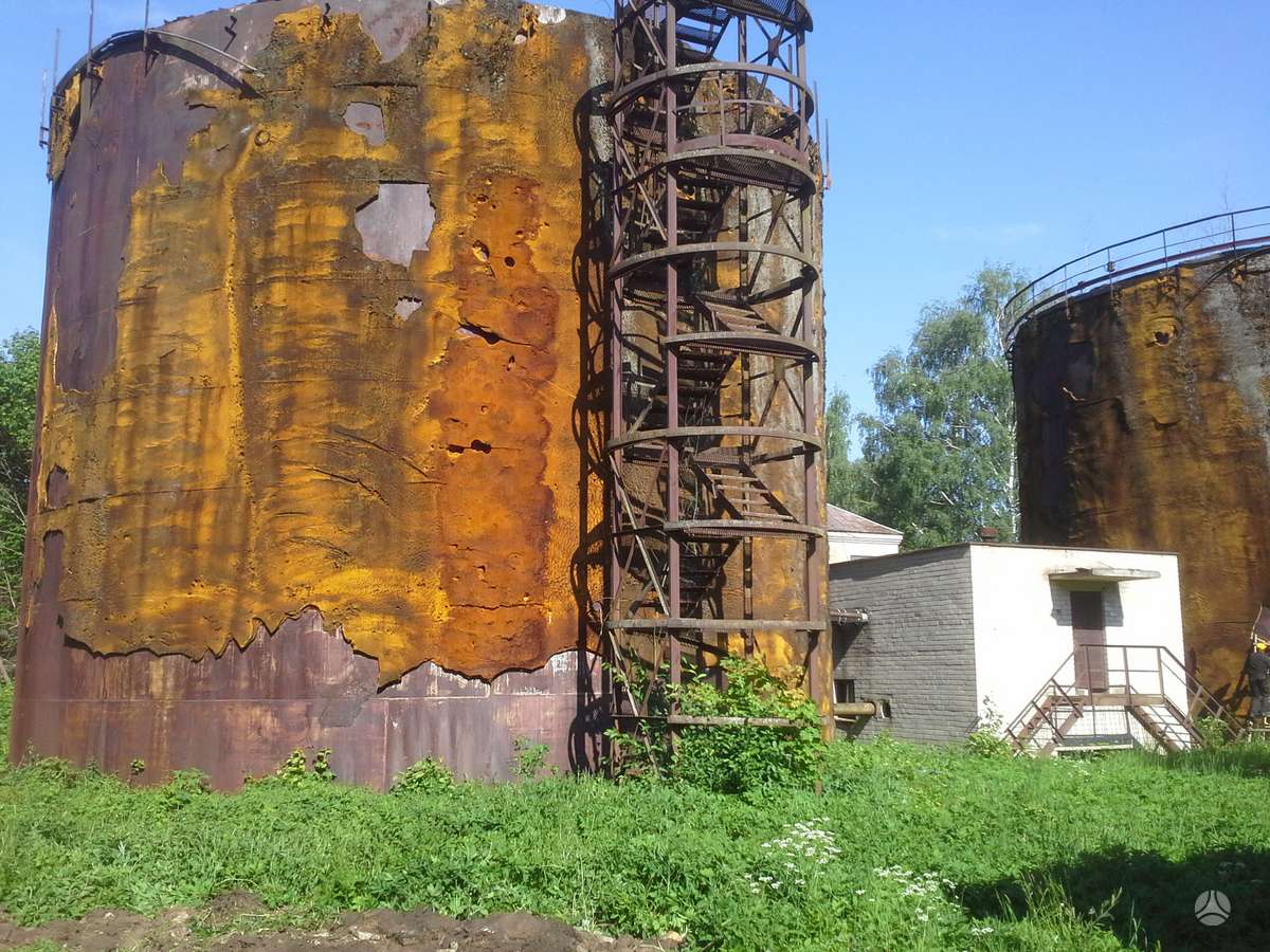 Metalinių statinių griovimas-karpymas