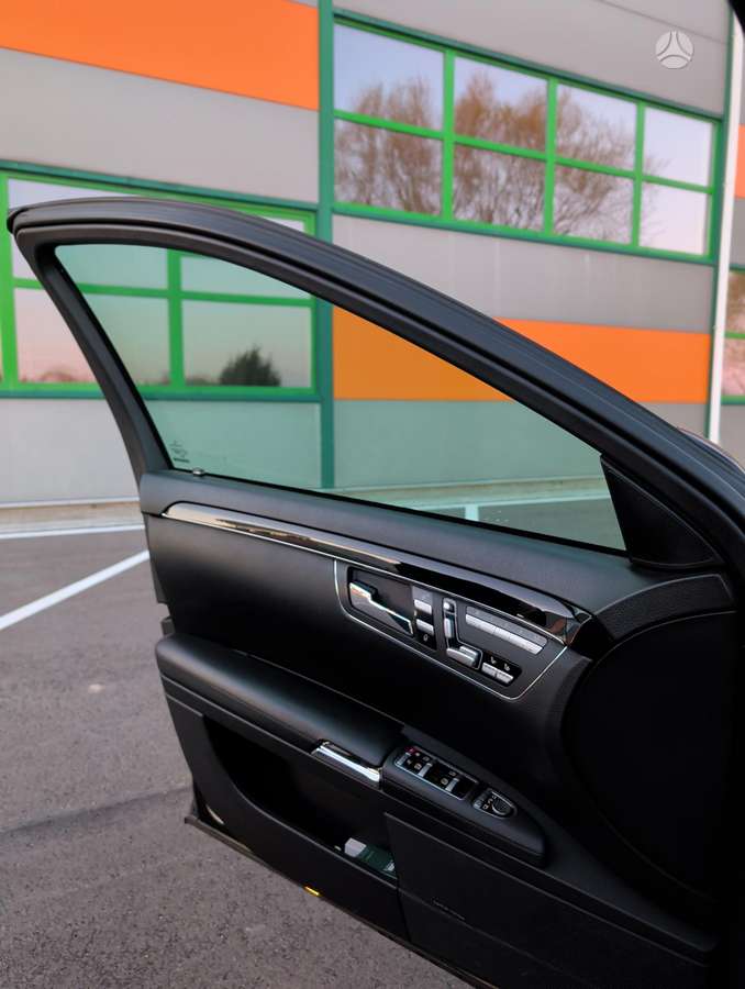 Mercedes-Benz S320, sedanas