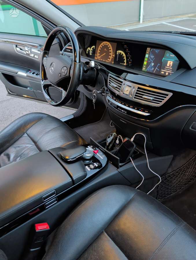 Mercedes-Benz S320, sedanas