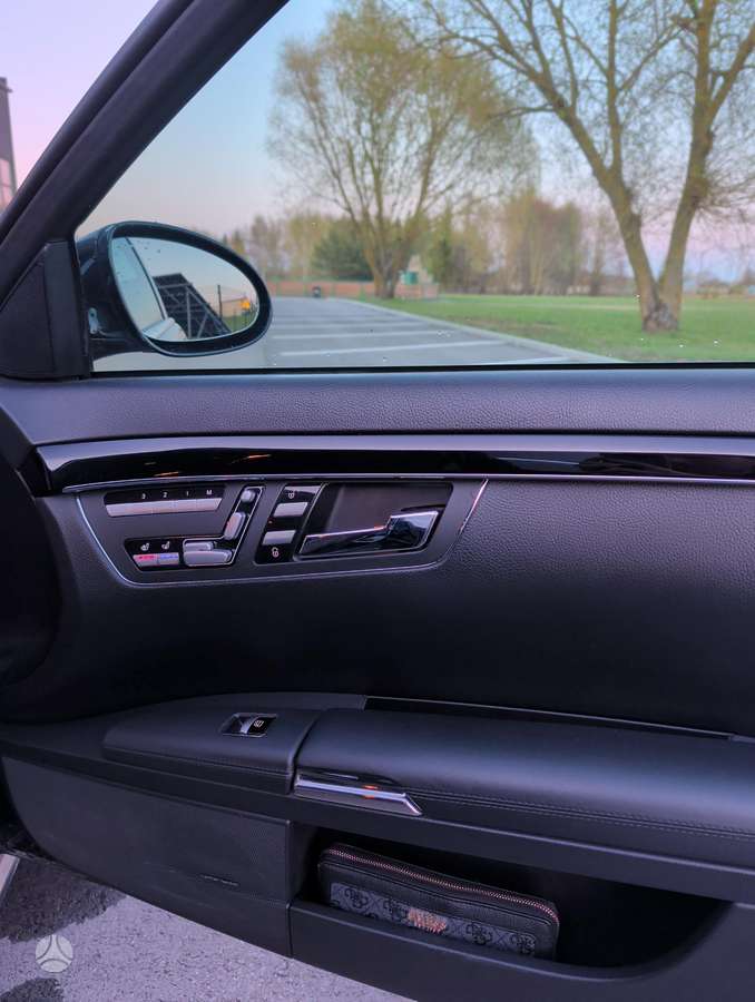 Mercedes-Benz S320, sedanas