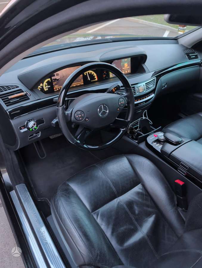 Mercedes-Benz S320, sedanas