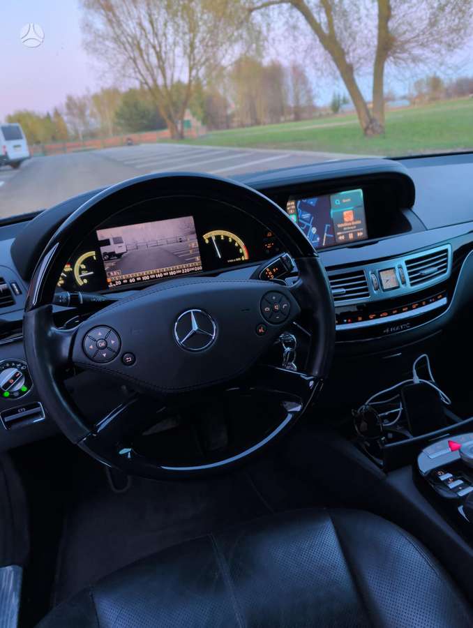 Mercedes-Benz S320, sedanas