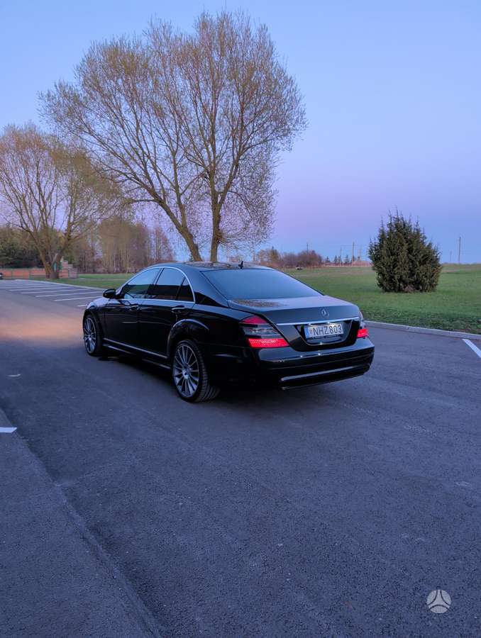 Mercedes-Benz S320, sedanas
