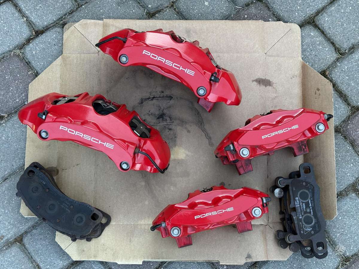 Porsche 911 brake calipers