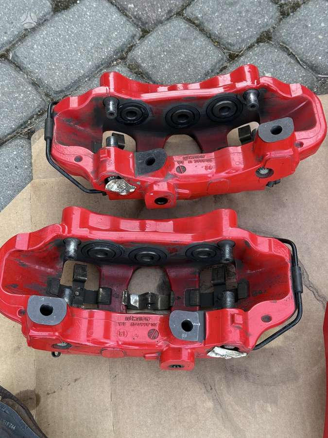 Porsche 911 brake calipers